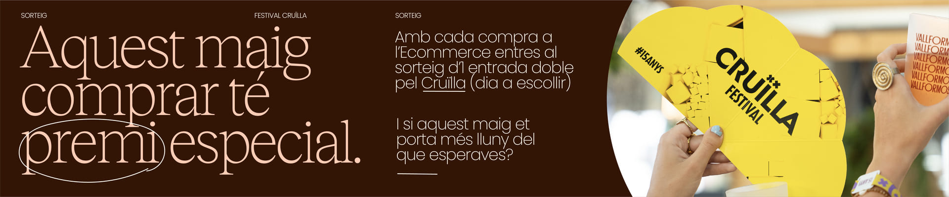 Sorteig pel Festival Cruïlla. "Aquest maig comprar té premi especial. Amb cada compra a l'Ecommerce entres al sorteig d’1 entrada doble pel Cruïlla (dia a escollir). I si aquest maig et porta més lluny del que esperaves?" La imatge mostra una persona sostenint un ventall groc del festival i una beguda.