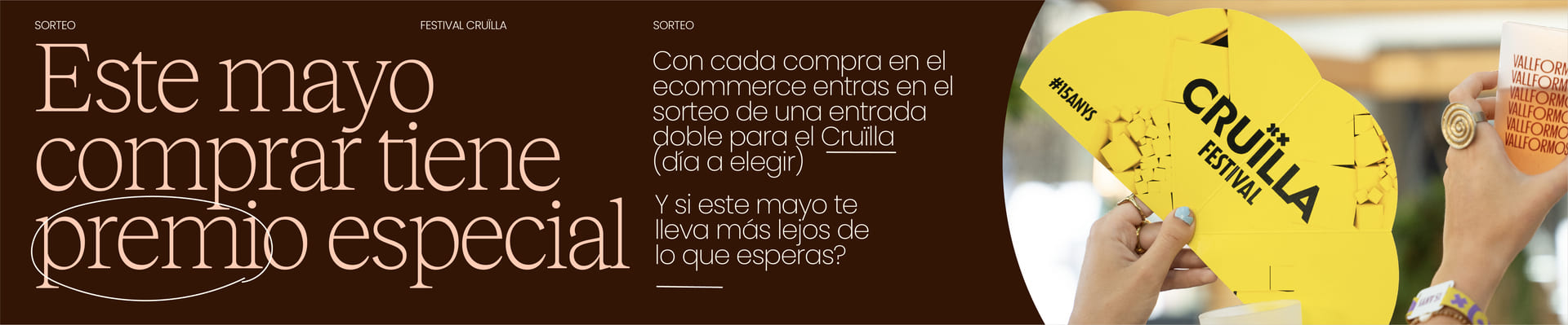 Sorteo para el Festival Cruïlla. "Este mayo comprar tiene premio especial. Con cada compra en el ecommerce entras en el sorteo de una entrada doble para el Cruïlla (día a elegir). ¿Y si este mayo te lleva más lejos de lo que esperas?" La imagen muestra a una persona sosteniendo un abanico amarillo del festival y una bebida.